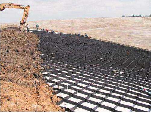 土工格柵的建筑現(xiàn)場(chǎng)